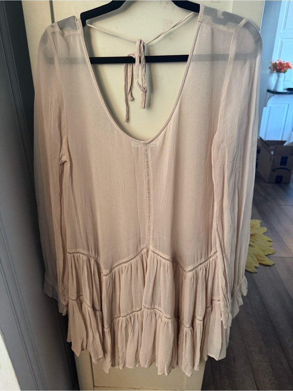 Light Beige Tiered V-Neck Long-Sleeve Tunic